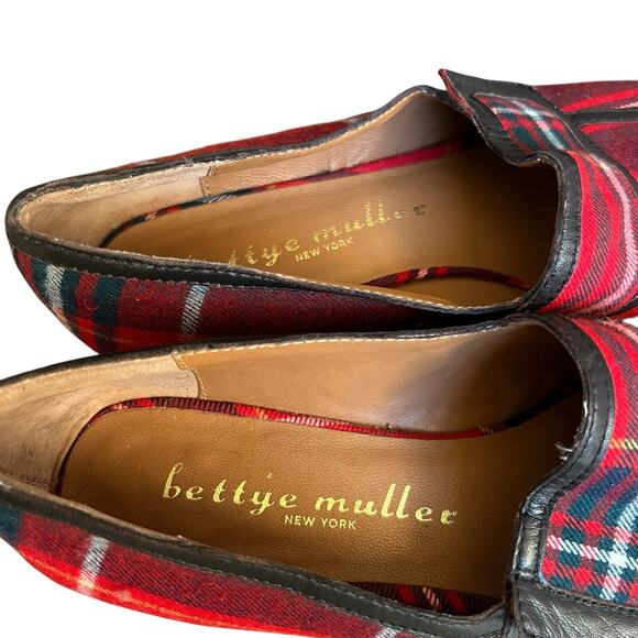 Bettye Muller Women's Red Tartan Plaid Loafers Flats Size 6 - Picture 9 of 13
